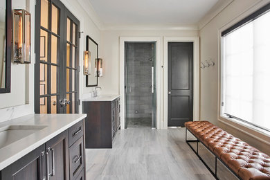 Example of a transitional bathroom design in Chicago
