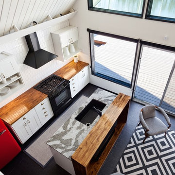 SLEEPLESS in PORTLAND: Houseboat Diary