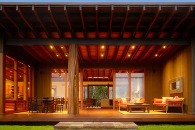 Example of an island style patio design in Hawaii