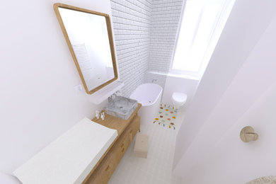 Cette image montre une petite salle de bain minimaliste pour enfant avec une baignoire posée, WC suspendus, un carrelage blanc, un mur blanc, un lavabo posé, un plan de toilette en bois, meuble simple vasque et meuble-lavabo suspendu.