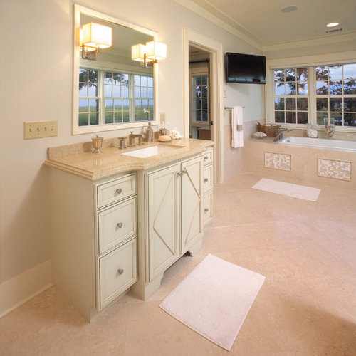 Traditional Kitchen in Bluffton, South Carolina