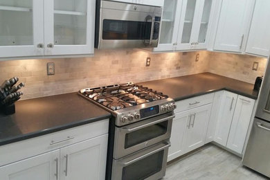 Inspiration for a timeless kitchen remodel in Las Vegas