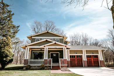 Inspiration for a cottage exterior home remodel in Chicago
