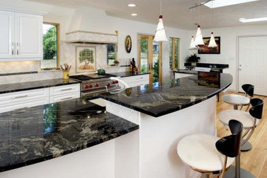 Inspiration for a timeless kitchen remodel in Denver