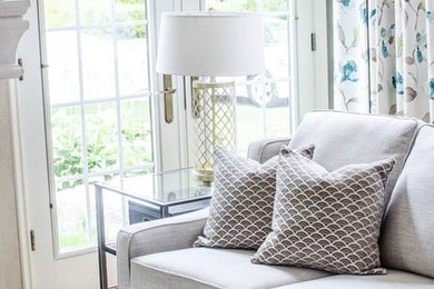 Living room - transitional living room idea in Toronto