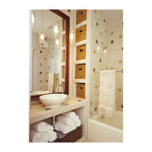 Lolas bathroom