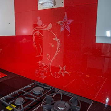 "RED GANESH GLITTER" Stenciled Glass Kitchen Splashback by CreoGlass Design