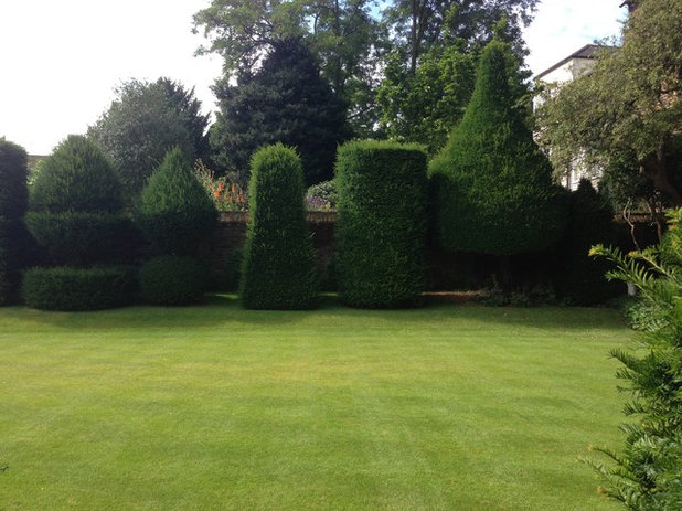 Restoration House, Rochester, England
Main lawn with topiary