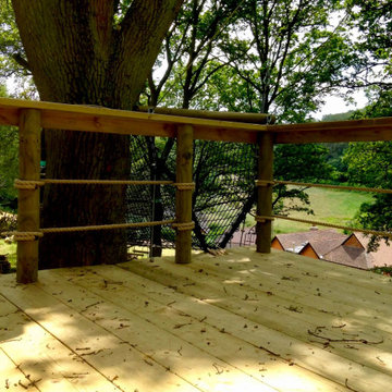 Raised treehouse platform