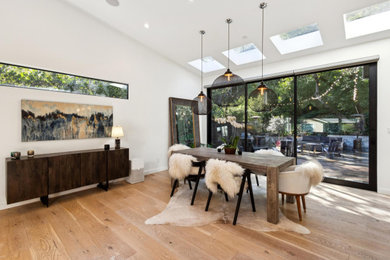 Dining room photo in Sacramento