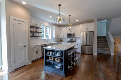 Example of a transitional kitchen design in Chicago