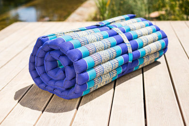 Thai Rollmatte in blauer Stofffarbe mit Kapok-Füllung, B x T: 185 x 107 cm