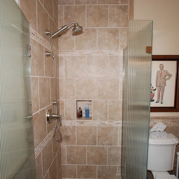 Anaheim Corner Shower & Reeded Glass Frameless Doors & Shower Handheld