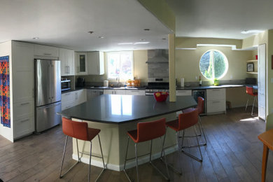 Example of a classic kitchen design in Denver
