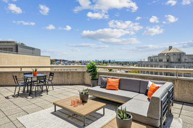 Inspiration for a modern deck remodel in San Francisco