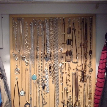 Small Organized Closet