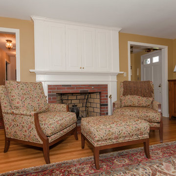 Royal Barry Wills Cape - Living Room