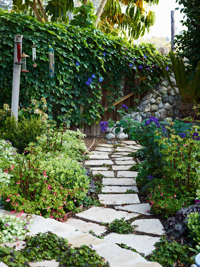 Traditional Garden by Unreal Finishes by Frederic Coutsier