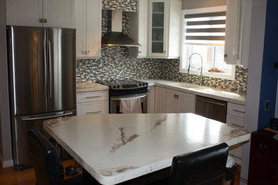 Kitchen - kitchen idea in Calgary