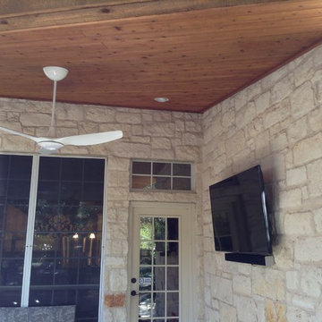 Cozy & Quaint Covered Porch and Outdoor Kitchen in Circle C Ranch, S. Austin, TX