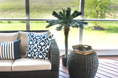 Sunroom - tropical sunroom idea in Miami