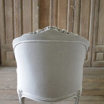 19th Century Carved and Painted Walnut Chaise Longue in Belgian Linen
