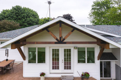 Imagen de diseño residencial de estilo de casa de campo de tamaño medio