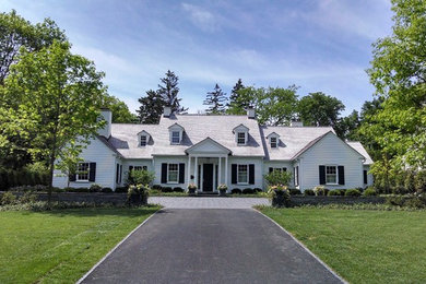 Example of a classic exterior home design in Chicago