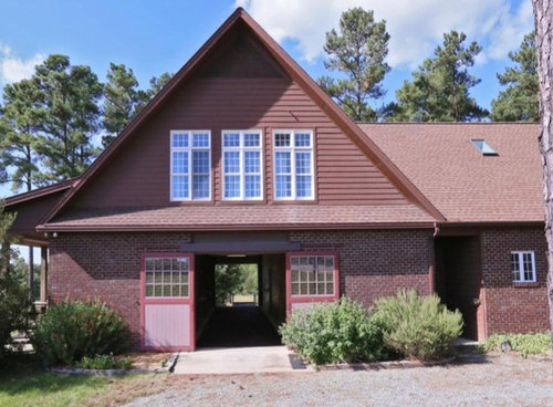 Beautiful Brick Exterior But Needs Some Freshening Up