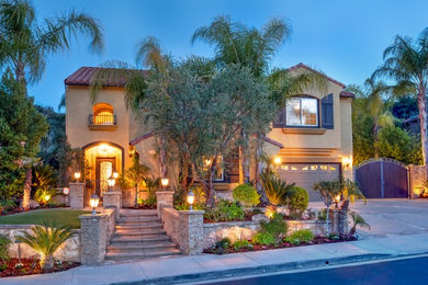 Elegant home design photo in Los Angeles