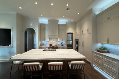 Example of a kitchen design in Dallas