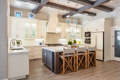Inspiration for a mid-century modern kitchen remodel in Las Vegas