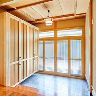 75+ Hauseingänge mit Holzdecke und Tapetenwänden Ideen & Bilder - März