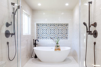 サンフランシスコにあるラグジュアリーなカントリー風のおしゃれな浴室の写真