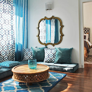 Mediterranes Wohnzimmer in Montreal