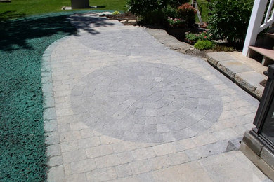 Inspiration for a mid-sized backyard concrete paver patio remodel in New York