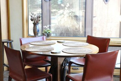 Dining room - contemporary dining room idea in Chicago