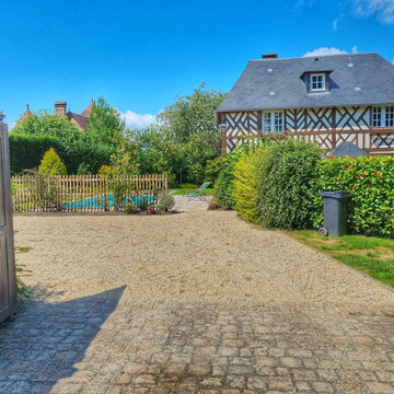 Une piscine pour une maison du pays d'auge.