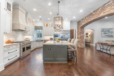 Transitional kitchen photo in New Orleans