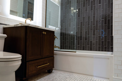 Example of an ornate bathroom design in Chicago