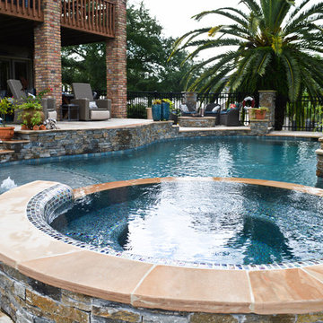 Lakeside free form lagoon pool