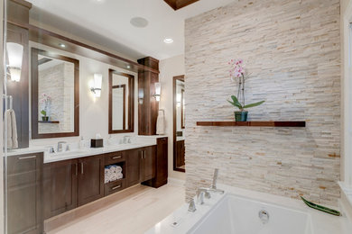 Example of a transitional bathroom design in Chicago
