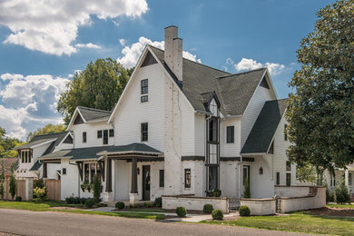 Example of a transitional exterior home design in Nashville