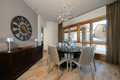 Dining room photo in Edmonton