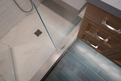 Bathroom - bathroom idea in Los Angeles