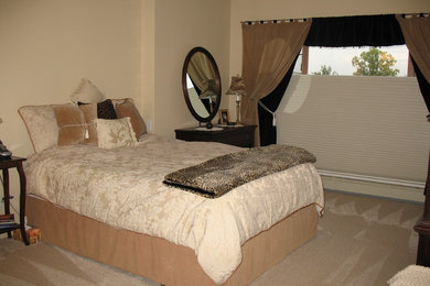 Bedroom - contemporary bedroom idea in Vancouver