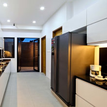 Dirty Kitchen/Maid's Quarter