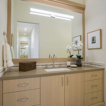 Modern: Bathroom