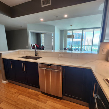 Beautiful Transitional Kitchen Remodel Done in a Two-Tone Color