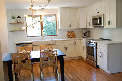 Transitional home design photo in Bridgeport